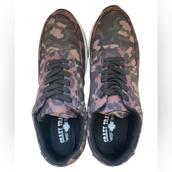 Crazy Train Women’s Camo Wild Kicks Sneakers - NWOT - Picture 2 of 5